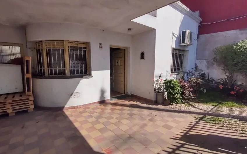 Venta- Casa- 3 Amb- Angel Pini Al 4600- Caseros