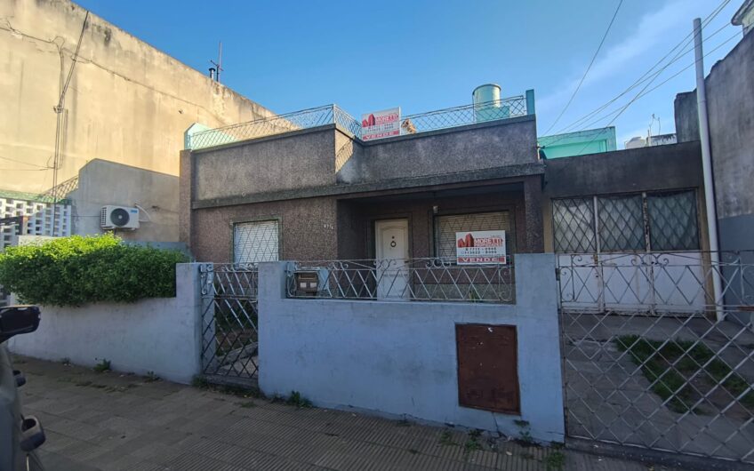 Venta en Block- Casa de 3 Amb. + depto. 2 amb.-Campo de Mayo al 6700-Martín Coronado.