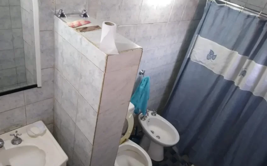 Venta – Casa y Dpto.- 2 Amb C/garage + Dpto – 25 De Mayo Al 4200- Billinghurst.