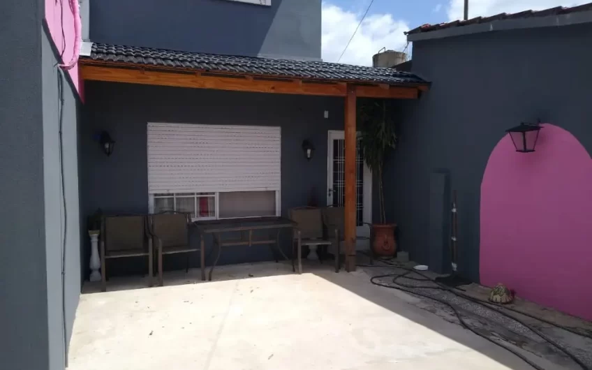 Venta – Casa y Dpto.- 2 Amb C/garage + Dpto – 25 De Mayo Al 4200- Billinghurst.