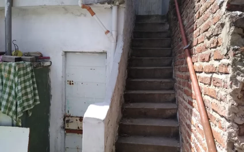 Venta – Casa y Dpto.- 2 Amb C/garage + Dpto – 25 De Mayo Al 4200- Billinghurst.