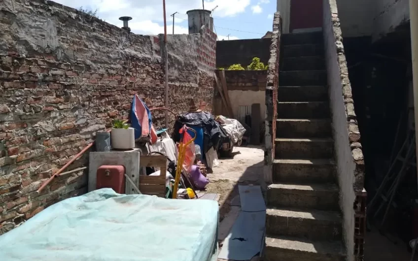 Venta – Casa y Dpto.- 2 Amb C/garage + Dpto – 25 De Mayo Al 4200- Billinghurst.