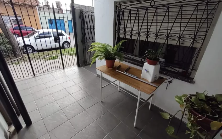 RESERVADO- Casa 3 Amb. + Local- Benito Perez Galdos Al 9700- Pablo Podesta.