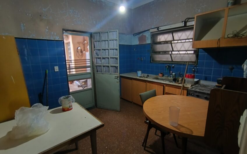 Venta en Block- Casa de 3 Amb. + depto. 2 amb.-Campo de Mayo al 6700-Martín Coronado.