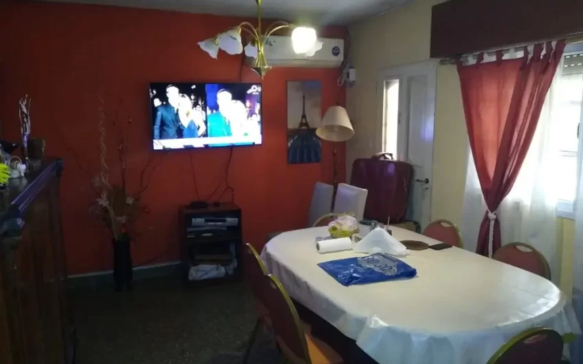 Venta – Casa y Dpto.- 2 Amb C/garage + Dpto – 25 De Mayo Al 4200- Billinghurst.