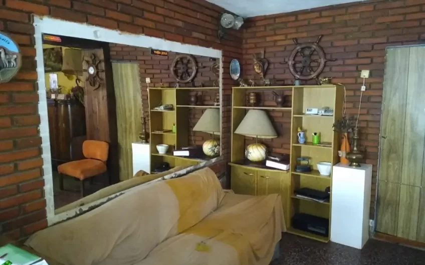 Venta – Casa y Dpto.- 2 Amb C/garage + Dpto – 25 De Mayo Al 4200- Billinghurst.