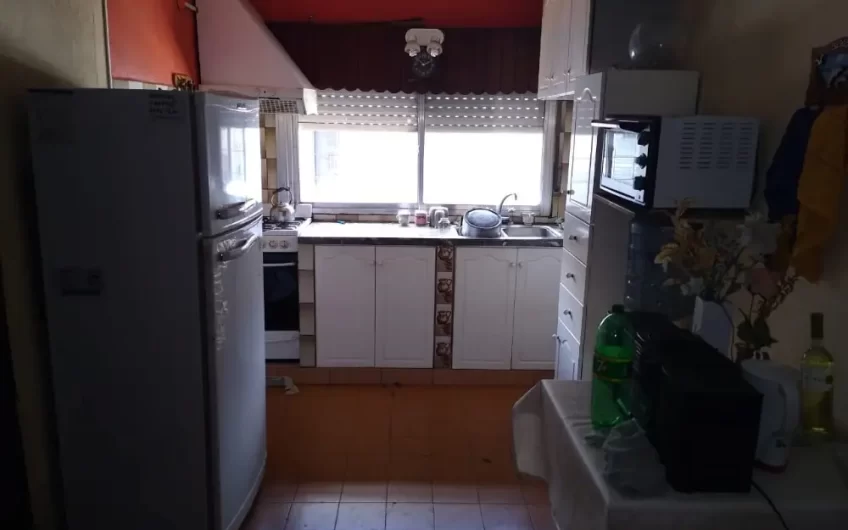Venta – Casa y Dpto.- 2 Amb C/garage + Dpto – 25 De Mayo Al 4200- Billinghurst.