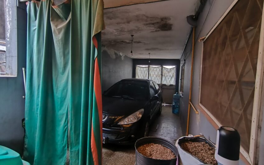 Venta en Block- Casa de 3 Amb. + depto. 2 amb.-Campo de Mayo al 6700-Martín Coronado.