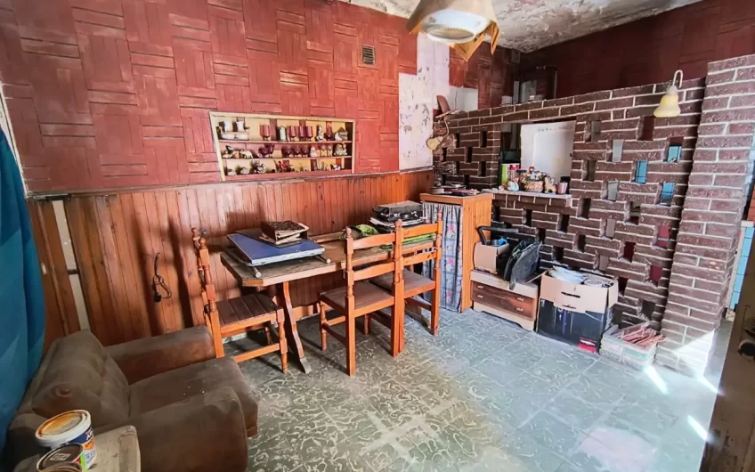 Venta- Casa 3 Amb. + 2 Dptos. 3 Amb- Echeverria al 7800- Villa Bosch.