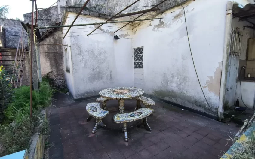 Venta- Casa 3 Amb. + 2 Dptos. 3 Amb- Echeverria al 7800- Villa Bosch.