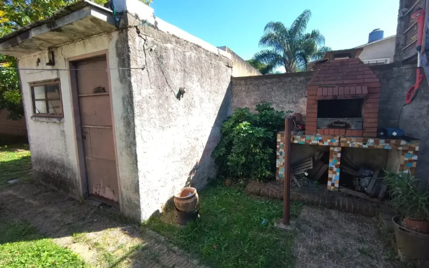 Venta- Casa 3 Amb. + 2 Dptos. 3 Amb- Echeverria al 7800- Villa Bosch.