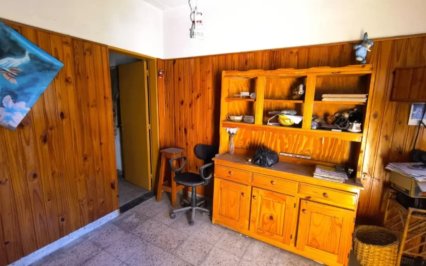 Venta- Casa 3 Amb. + 2 Dptos. 3 Amb- Echeverria al 7800- Villa Bosch.