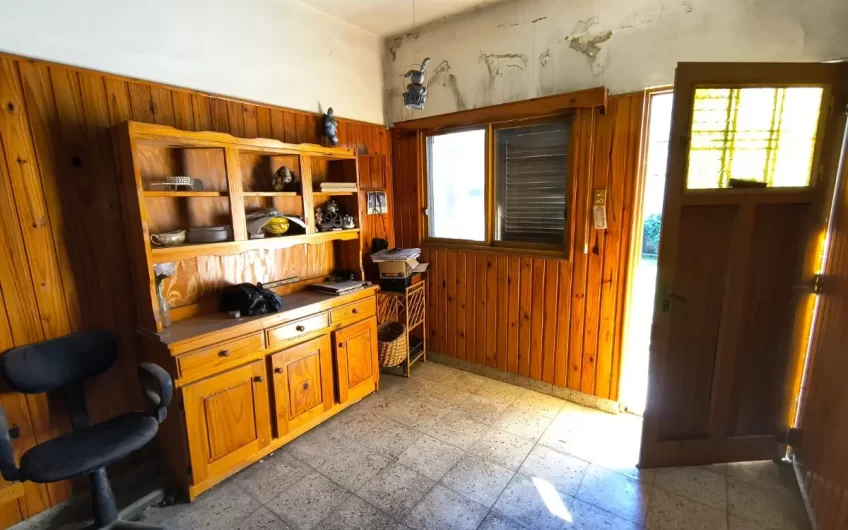 Venta- Casa 3 Amb. + 2 Dptos. 3 Amb- Echeverria al 7800- Villa Bosch.