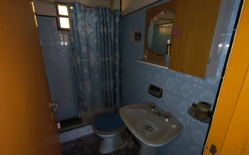 Venta- Casa 3 Amb. + 2 Dptos. 3 Amb- Echeverria al 7800- Villa Bosch.