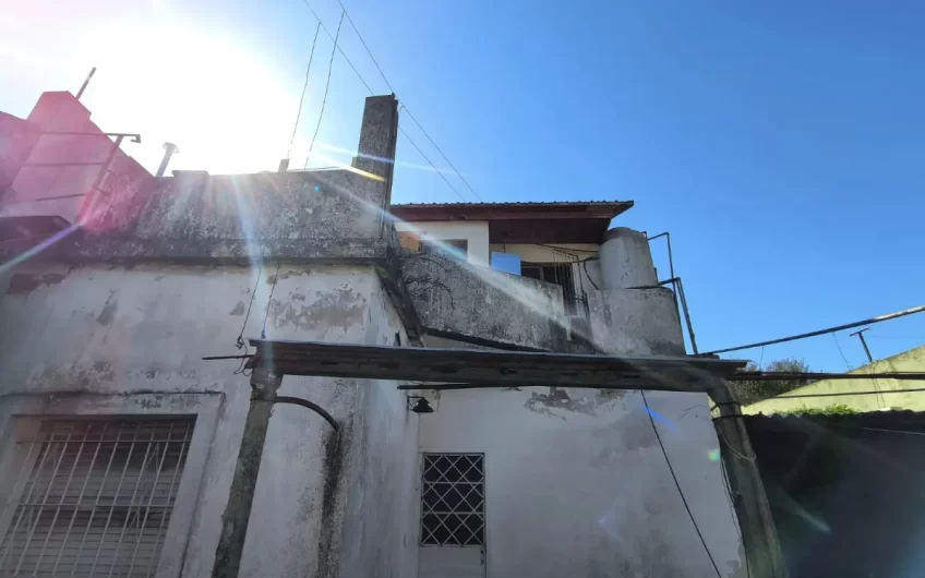 Venta- Casa 3 Amb. + 2 Dptos. 3 Amb- Echeverria al 7800- Villa Bosch.