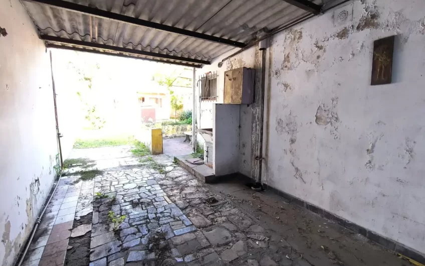 Venta- Casa 3 Amb. + 2 Dptos. 3 Amb- Echeverria al 7800- Villa Bosch.