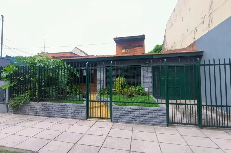 Venta – Casa 5 Amb – Las Camelias al 6900 – San Martin