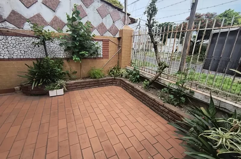 ALQUILER – Casa 3 Amb. c/ Patio – Naón Al 4300 – Billinghurst