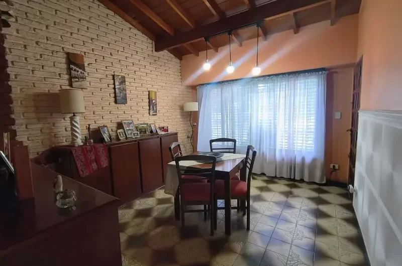 Venta – Casa 5 Amb – Las Camelias al 6900 – San Martin