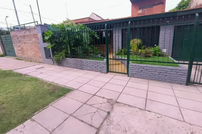 Venta – Casa 5 Amb – Las Camelias al 6900 – San Martin